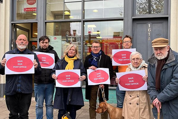 Photo of Lib Dem campaigners outside upper street post office 